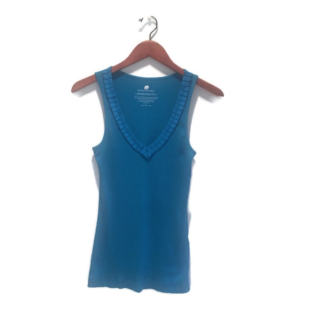 Banana Republic tank top with box pleat detail